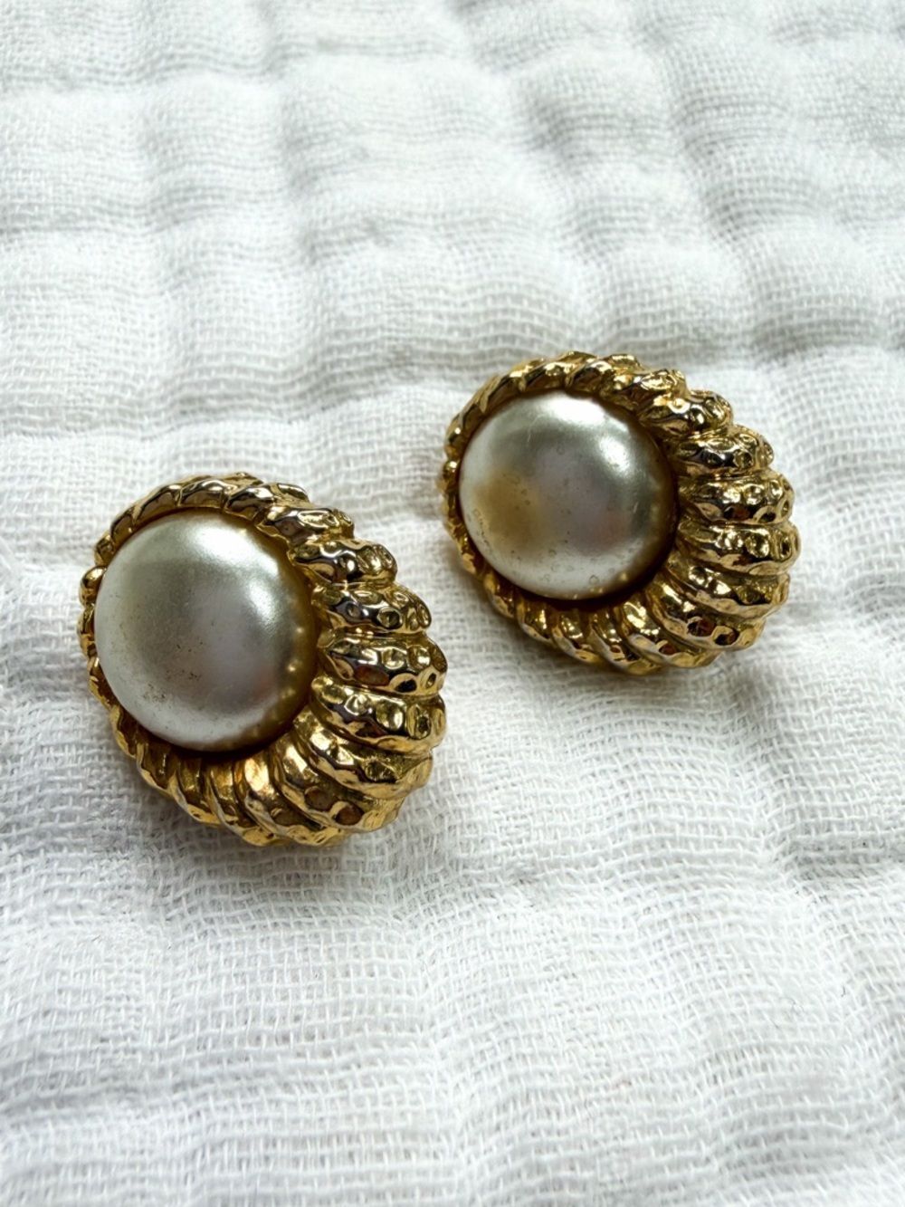 Vintage Gold Tone Faux Pearl Clip On Earrings Rope Swirl